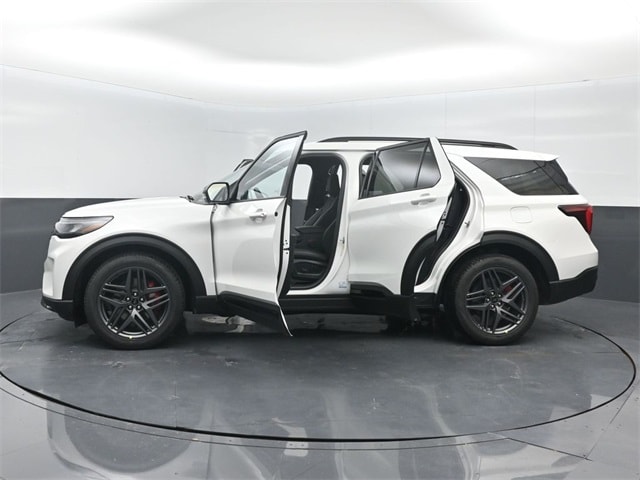 new 2025 Ford Explorer car, priced at $54,660