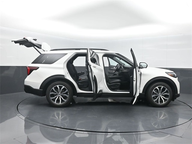 new 2025 Ford Explorer car, priced at $42,885