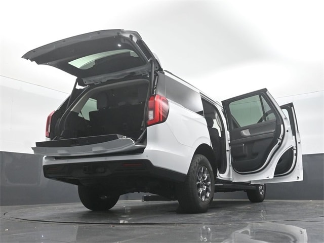 new 2025 Ford Expedition car, priced at $63,995