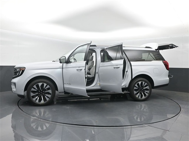 new 2025 Ford Expedition car, priced at $82,435