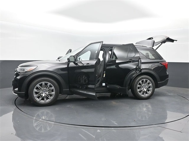 new 2025 Ford Explorer car, priced at $50,195