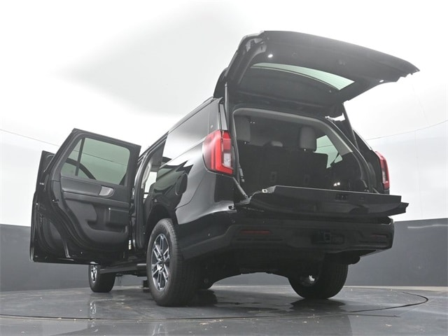 new 2025 Ford Expedition car, priced at $68,210