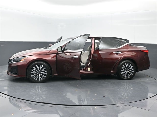 used 2023 Nissan Altima car, priced at $21,178