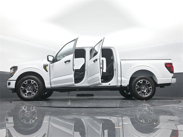 new 2024 Ford F-150 car, priced at $40,670