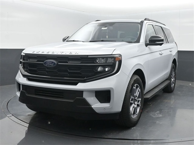 new 2025 Ford Expedition car, priced at $68,210