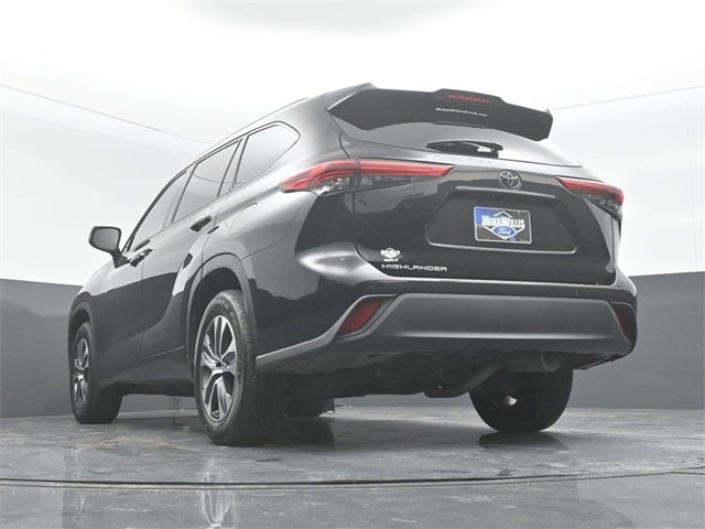 used 2020 Toyota Highlander car, priced at $27,905