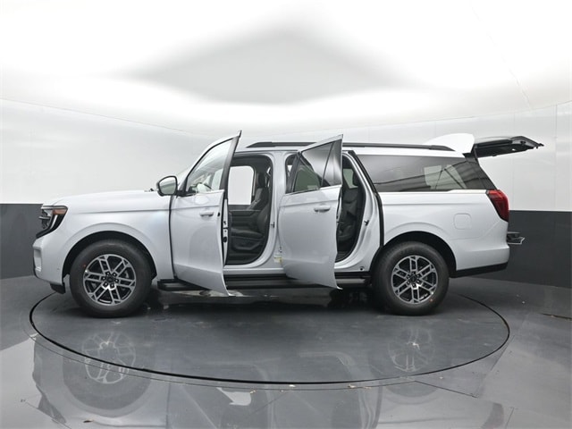 new 2025 Ford Expedition car, priced at $71,210