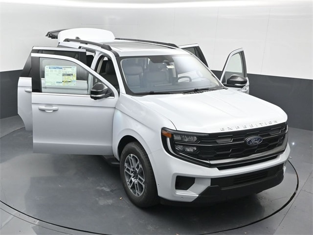 new 2025 Ford Expedition car, priced at $71,210