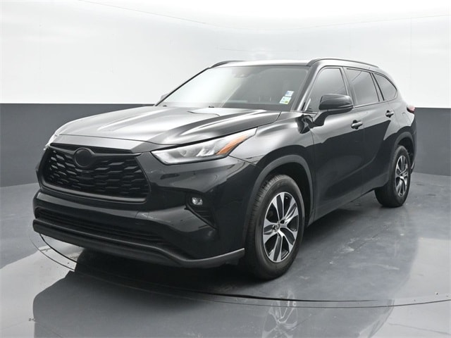 used 2020 Toyota Highlander car, priced at $27,905