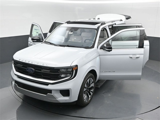 new 2025 Ford Expedition car, priced at $82,435