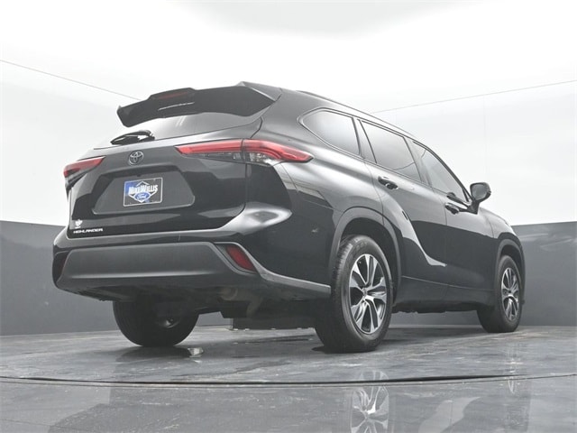 used 2020 Toyota Highlander car, priced at $27,905
