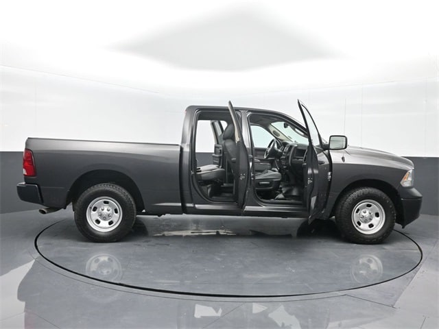 used 2019 Ram 1500 Classic car, priced at $18,554