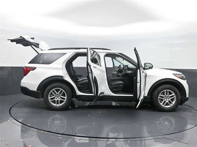 new 2025 Ford Explorer car, priced at $42,105