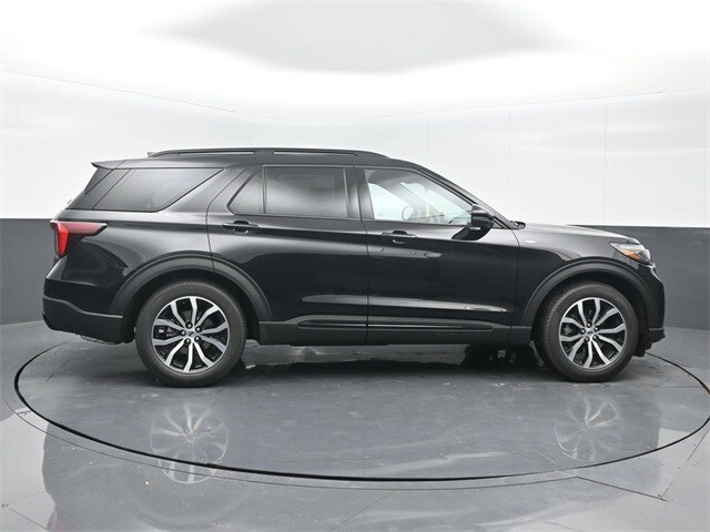 new 2025 Ford Explorer car, priced at $43,590