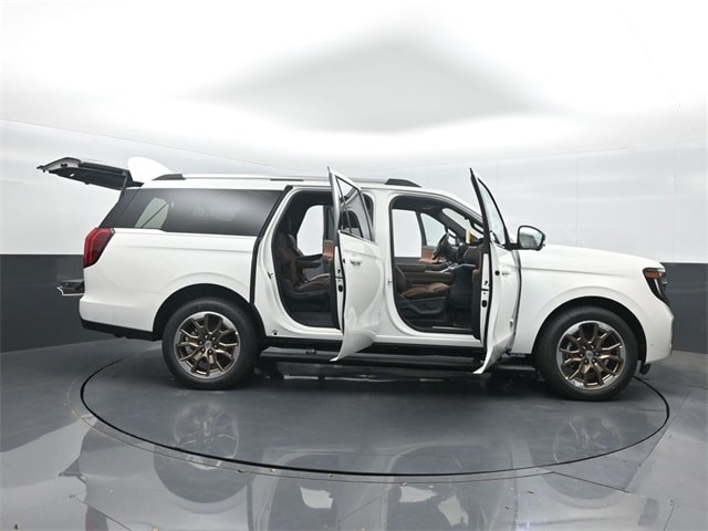 new 2025 Ford Expedition car, priced at $89,845