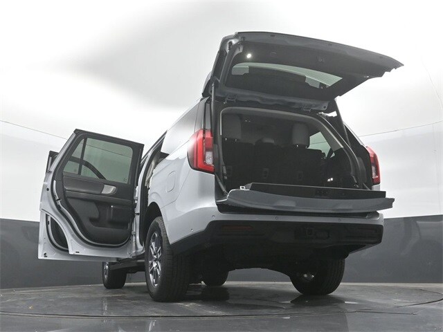 new 2025 Ford Expedition car, priced at $68,210