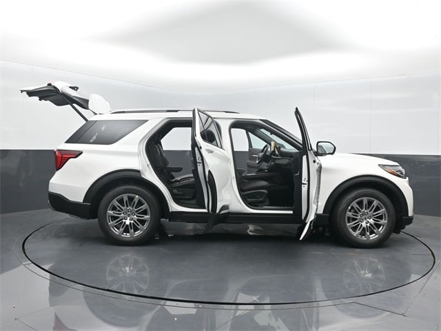 new 2025 Ford Explorer car, priced at $50,686