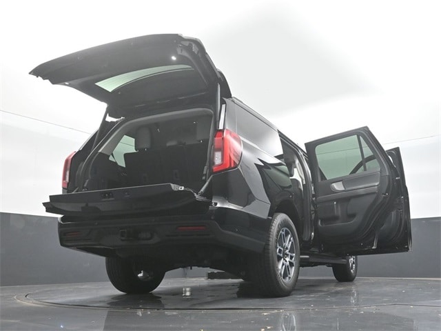 new 2025 Ford Expedition car, priced at $68,210