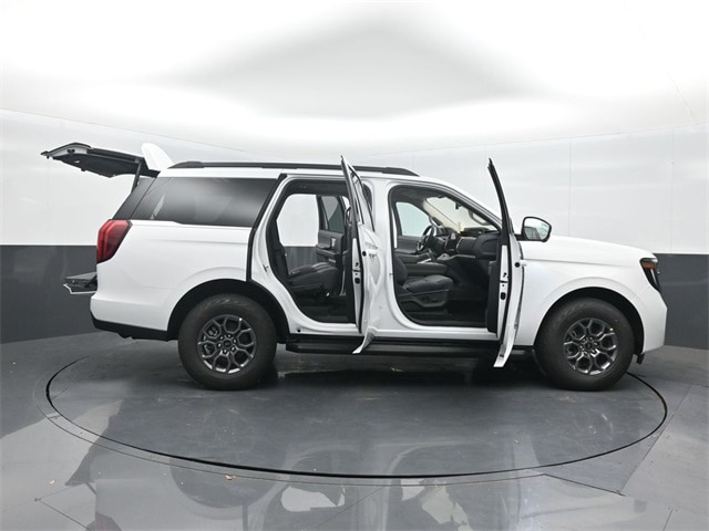 new 2025 Ford Expedition car, priced at $63,995