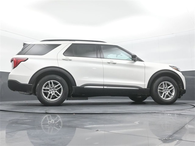 new 2025 Ford Explorer car, priced at $40,245