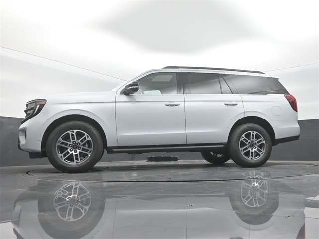 new 2025 Ford Expedition car, priced at $68,210