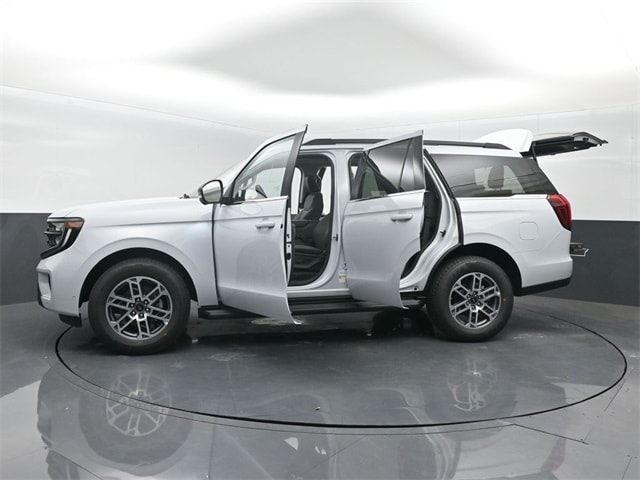 new 2025 Ford Expedition car, priced at $68,210