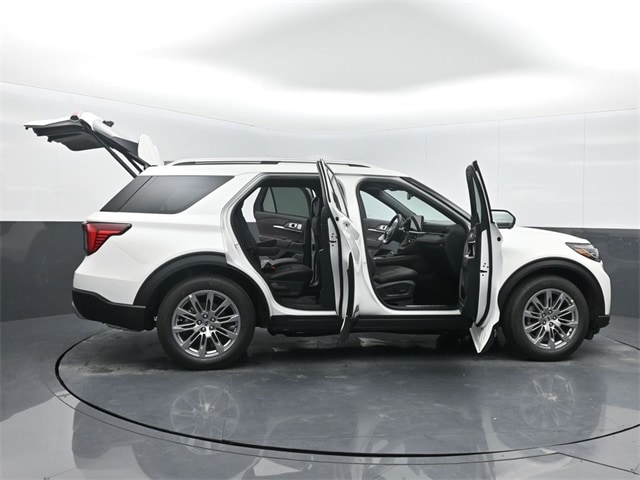 new 2025 Ford Explorer car, priced at $49,640