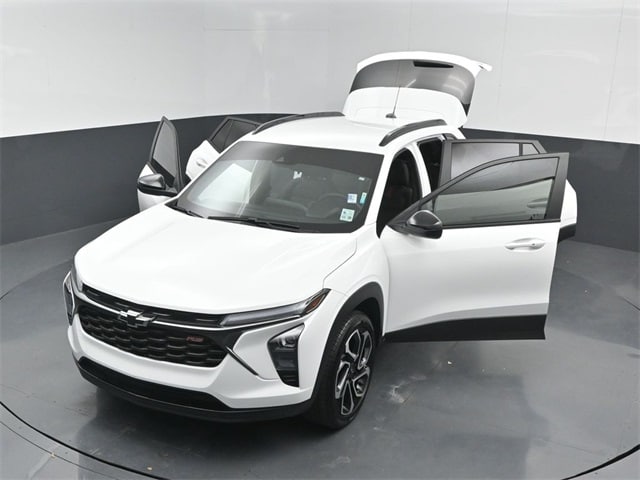 used 2025 Chevrolet Trax car, priced at $24,182