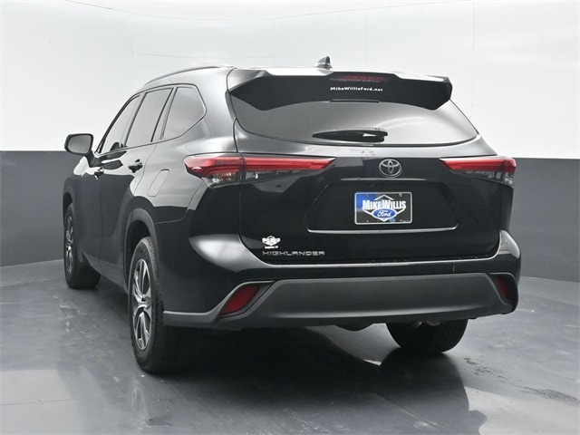 used 2020 Toyota Highlander car, priced at $27,905