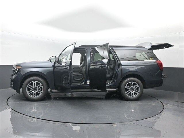 new 2025 Ford Expedition car, priced at $71,705