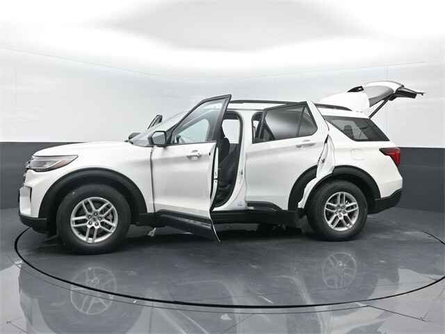 new 2025 Ford Explorer car, priced at $40,245