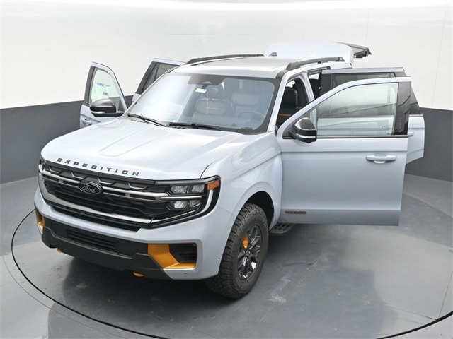 new 2025 Ford Expedition car, priced at $84,540