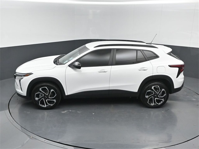 used 2025 Chevrolet Trax car, priced at $24,182