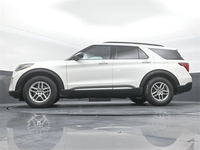 new 2025 Ford Explorer car, priced at $40,245