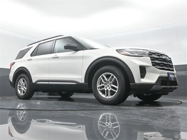 new 2025 Ford Explorer car, priced at $40,245