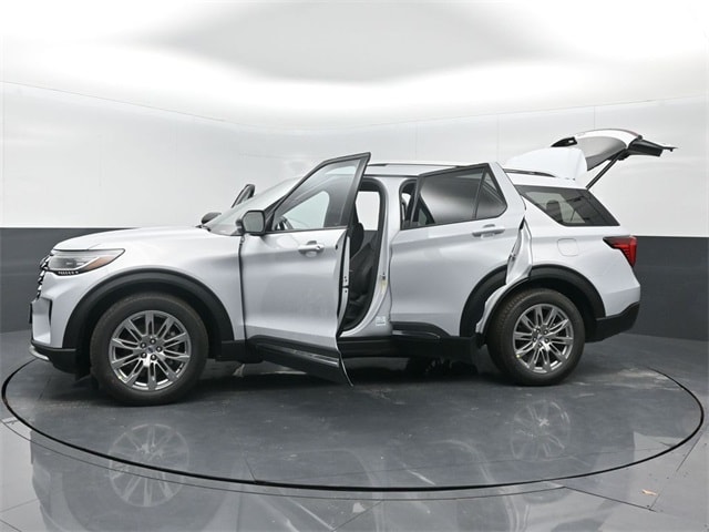 new 2025 Ford Explorer car, priced at $50,345