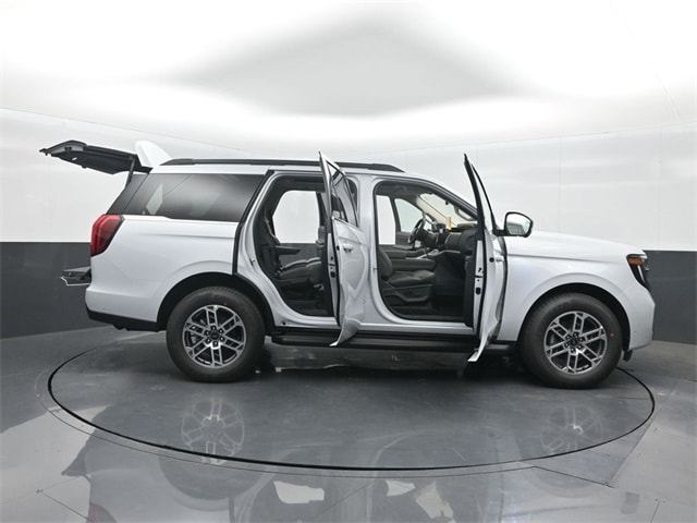 new 2025 Ford Expedition car, priced at $68,210