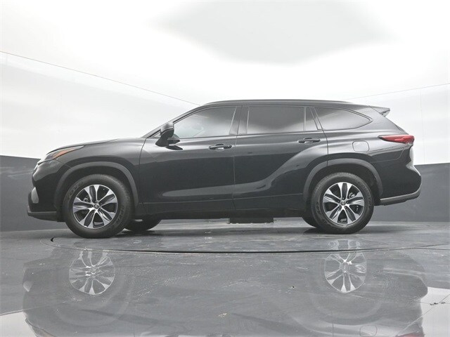 used 2020 Toyota Highlander car, priced at $27,905