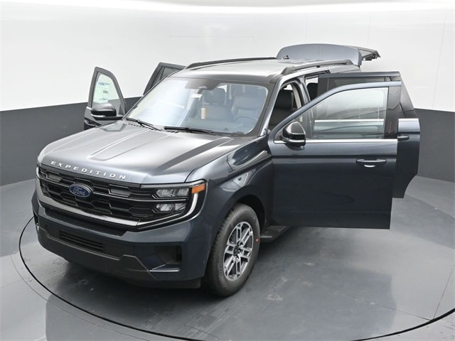 new 2025 Ford Expedition car, priced at $71,705