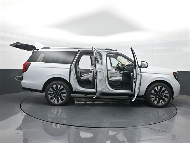 new 2025 Ford Expedition car, priced at $82,435
