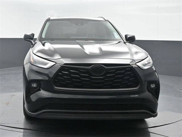 used 2020 Toyota Highlander car, priced at $27,905