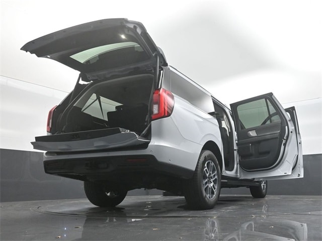 new 2025 Ford Expedition car, priced at $71,210