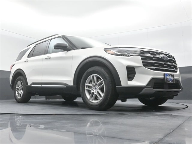 new 2025 Ford Explorer car, priced at $40,245