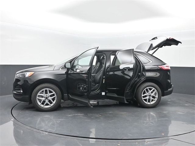 new 2024 Ford Edge car, priced at $35,025