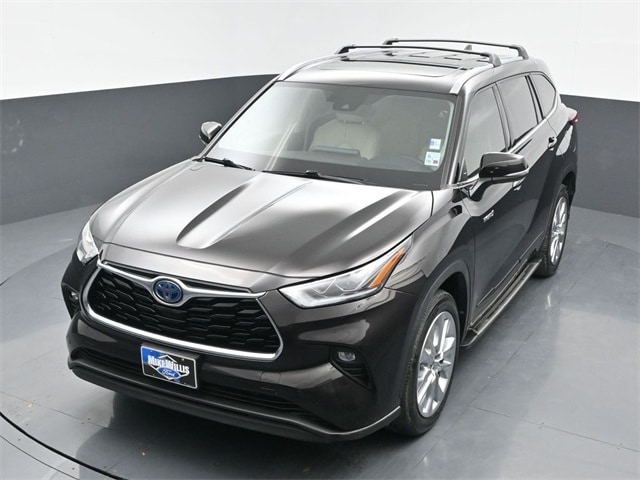 used 2021 Toyota Highlander Hybrid car, priced at $29,132