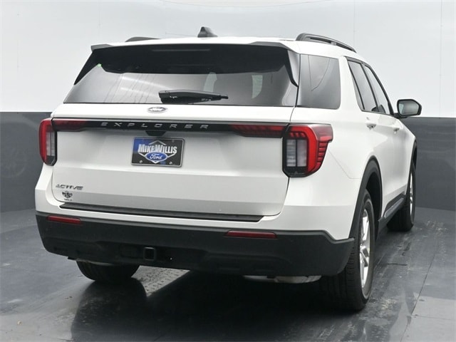 new 2025 Ford Explorer car, priced at $40,245