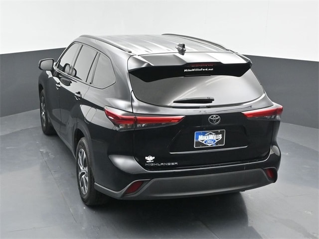 used 2020 Toyota Highlander car, priced at $27,905
