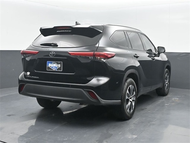 used 2020 Toyota Highlander car, priced at $27,905