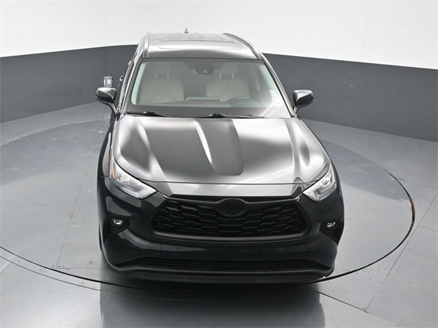 used 2020 Toyota Highlander car, priced at $27,905