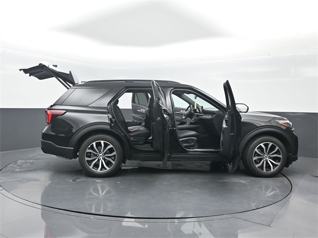new 2025 Ford Explorer car, priced at $43,615